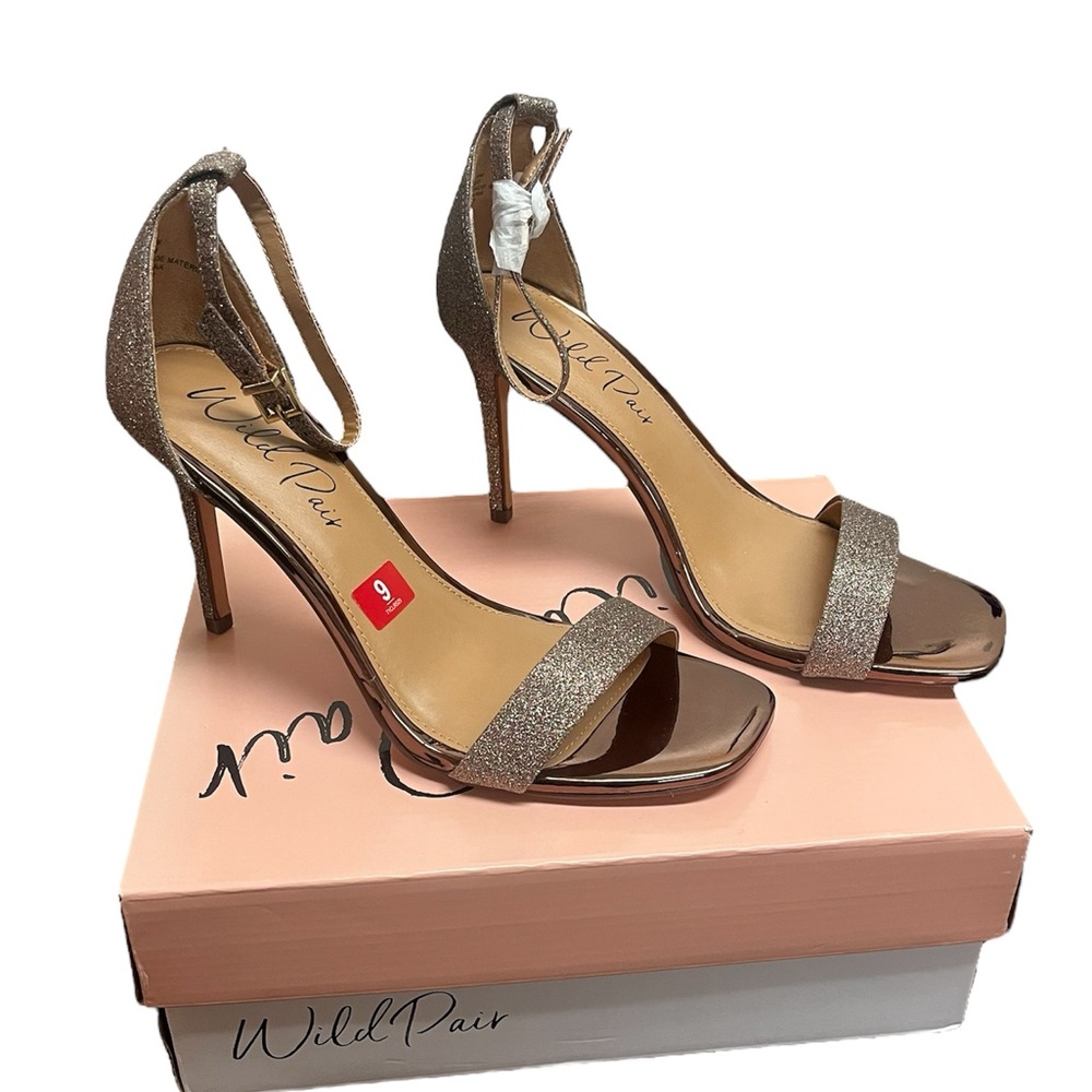 NWT Wild‎ Pair Bethie Two-Piece Dress Sandals Bronze Glitter size 9